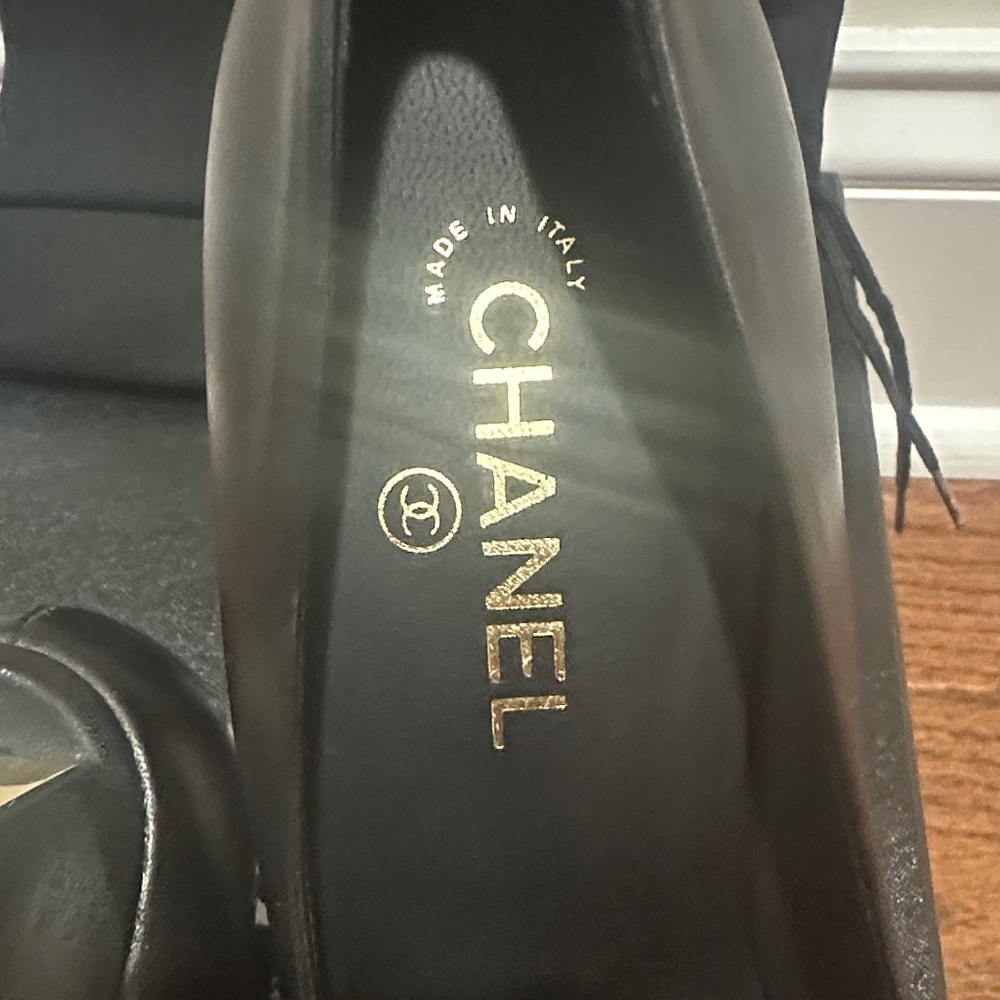 CHANEL Black Heels with Pearl Accent 37.5 BNIB Ultra Rare Authentic - Picture 10 of 11